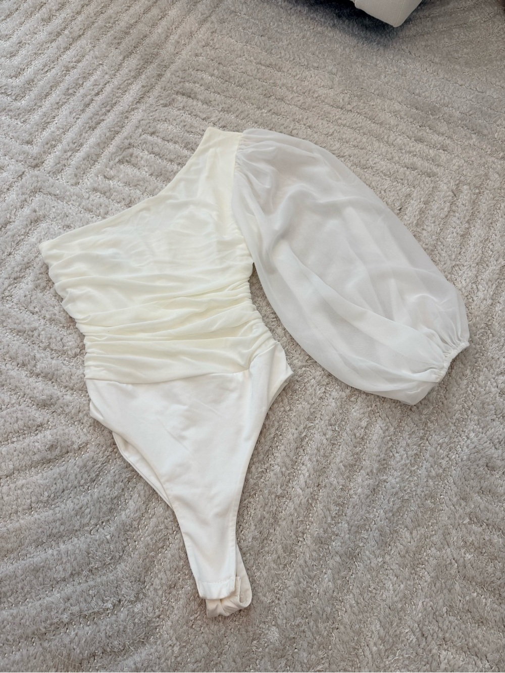 NWOT - Women’s Off White One Sleeve Body Suit - Size XSmall